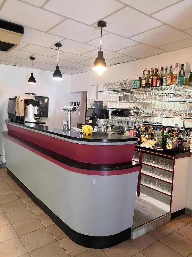 Hotel Restaurant Le Castellas 2*, Murat-sur-Vebre Fransa